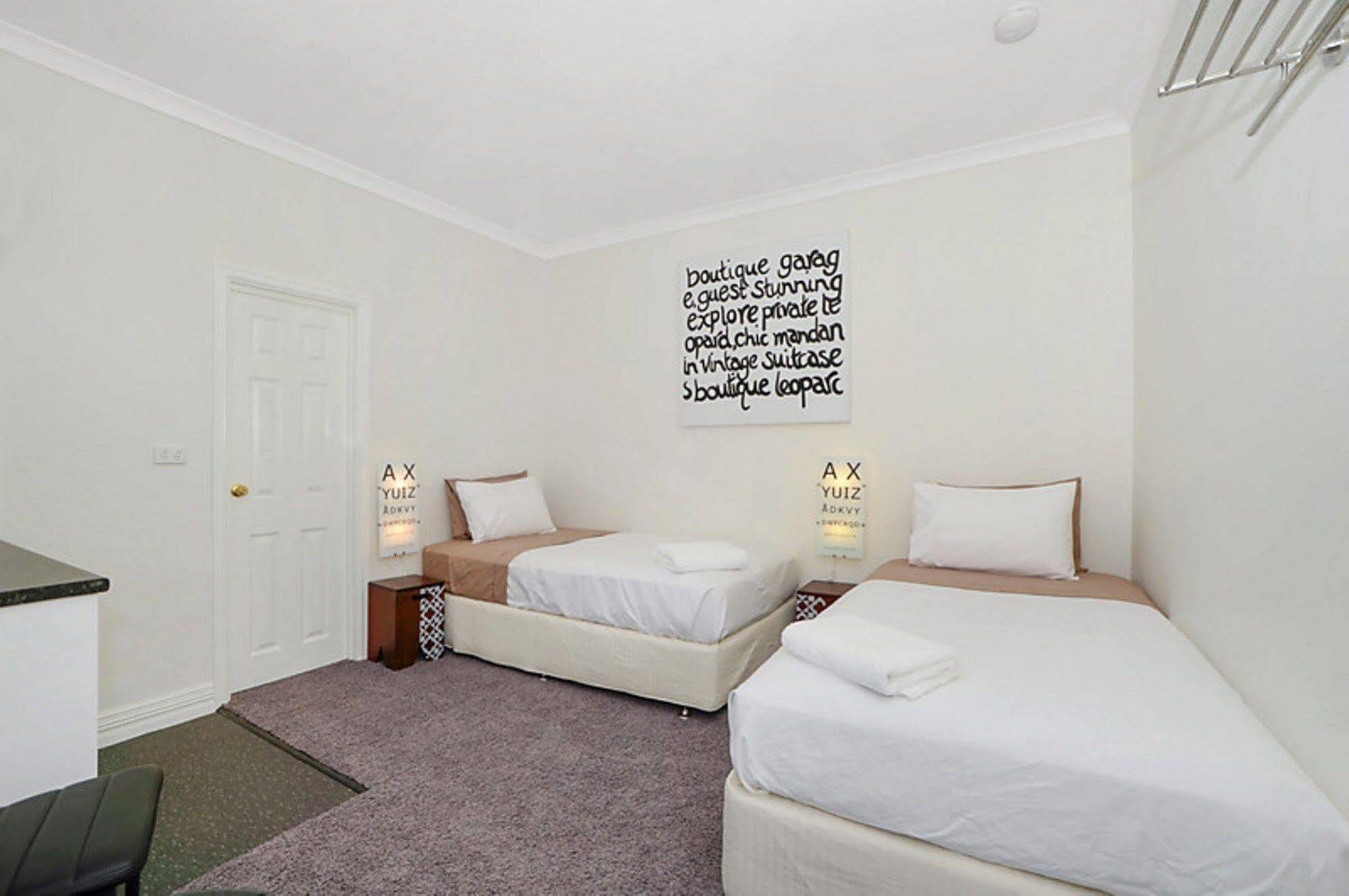 Suites On Avon York Kültér fotó