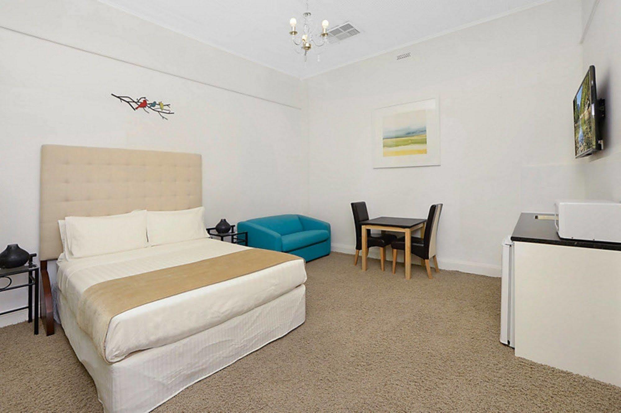 Suites On Avon York Kültér fotó